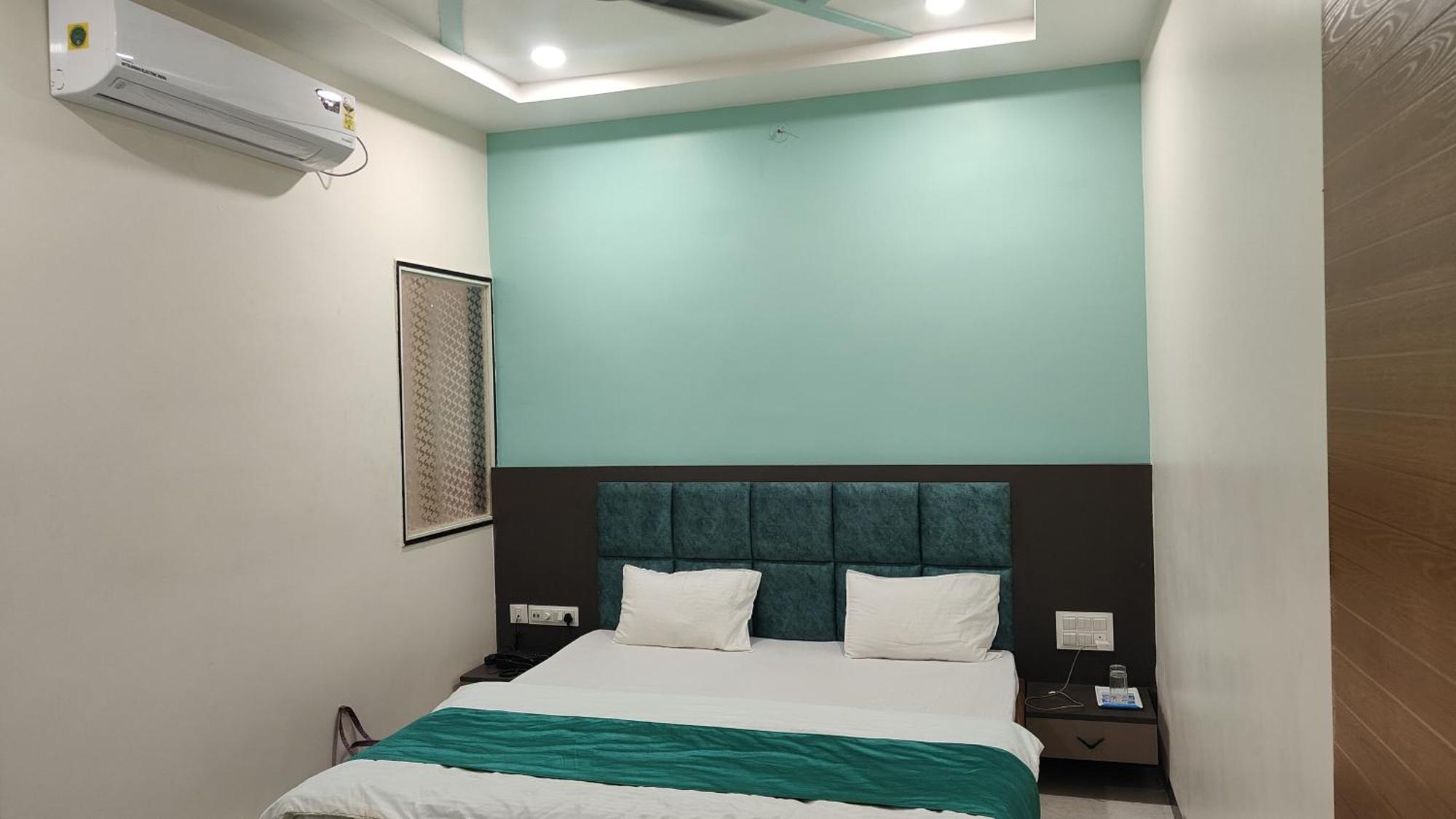 Yashomati Hotel Maheshwar Exterior photo