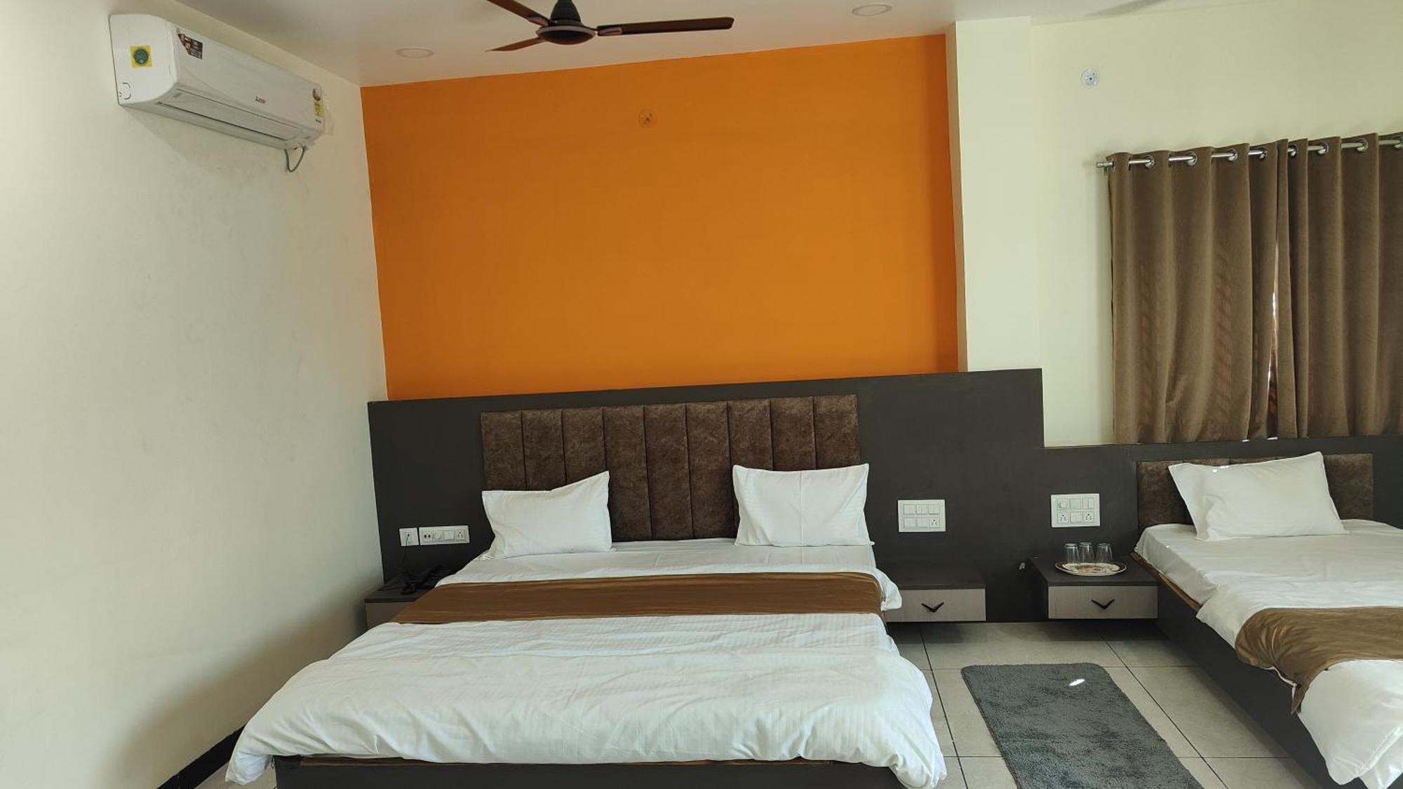 Yashomati Hotel Maheshwar Exterior photo